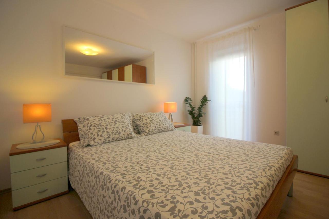 Modern Apartment Sabina With Nice Garden Porec Exterior photo