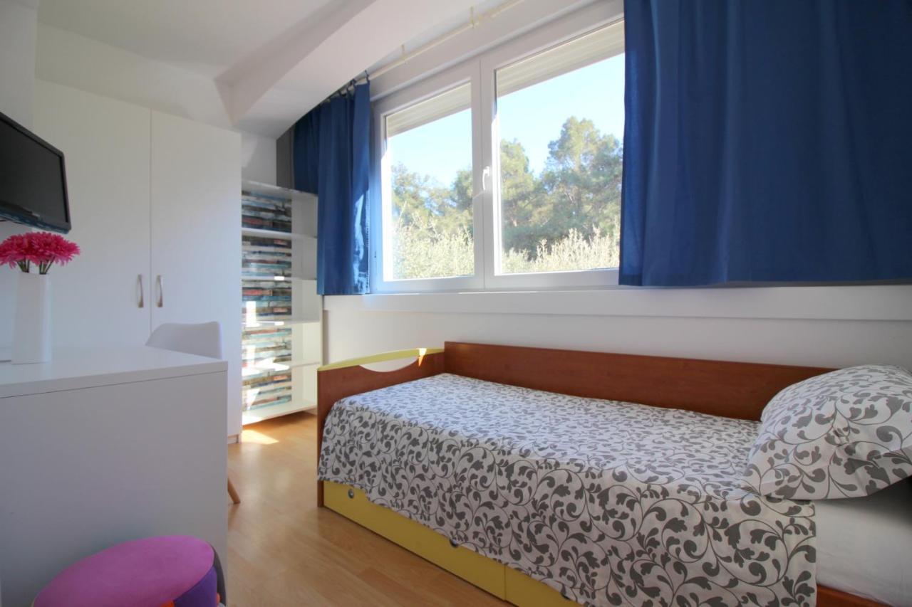 Modern Apartment Sabina With Nice Garden Porec Exterior photo