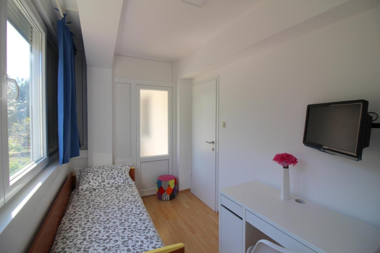 Modern Apartment Sabina With Nice Garden Porec Exterior photo