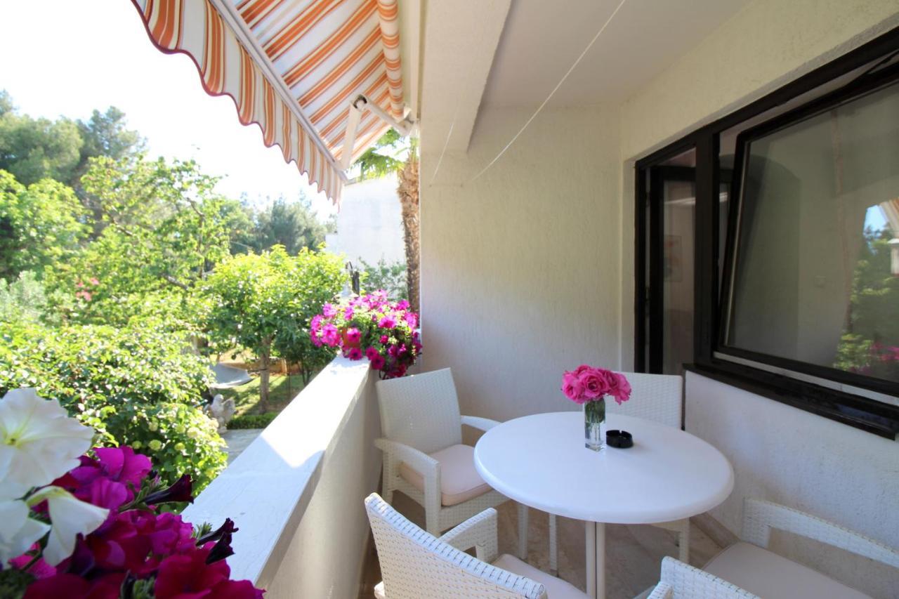 Modern Apartment Sabina With Nice Garden Porec Exterior photo